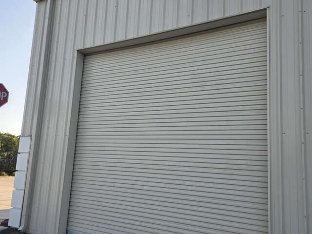 Garage Door Repair Near Me – What to Expect from Emergency Service