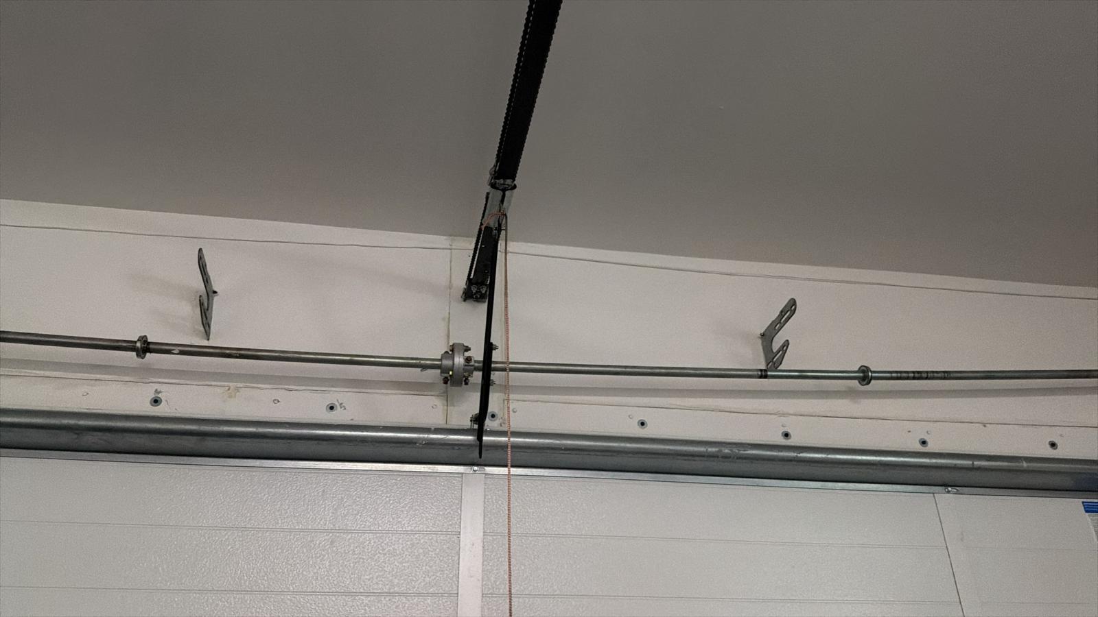 Garage door lifting system
